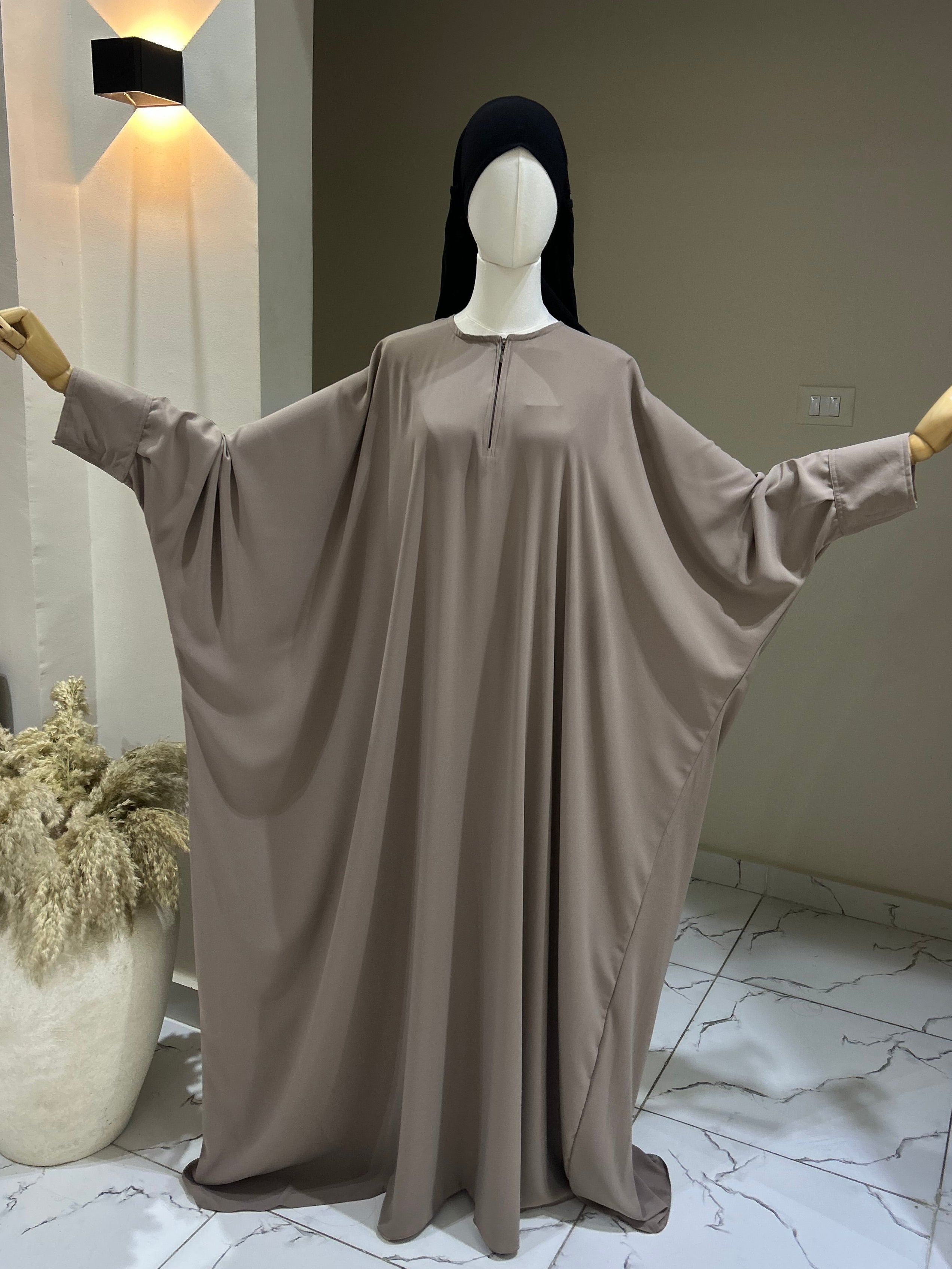 ABAYA Saoudienne taupe (crêpe)